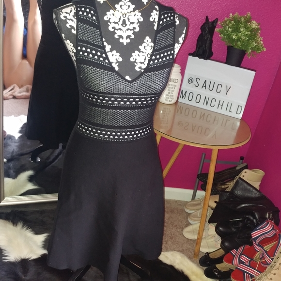 NWT • BCBG • Fit & Flare Soft Black White Knit Dress Medium Sleeveless Trendy - Picture 6 of 8